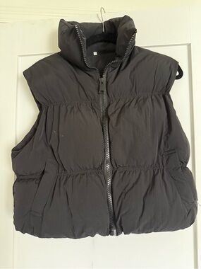 Women’s Black mid waist Puffer Vest - Unbranded